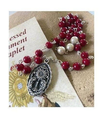 The Blessed Sacrament Chaplet, First Communion Gifts, Communion Prayers, Chaplet with Prayer card, Holy Eucharist Prayer, Sacraments Gifts